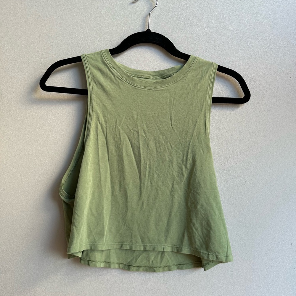 LULULEMON CROPPED MUSCLE TANK